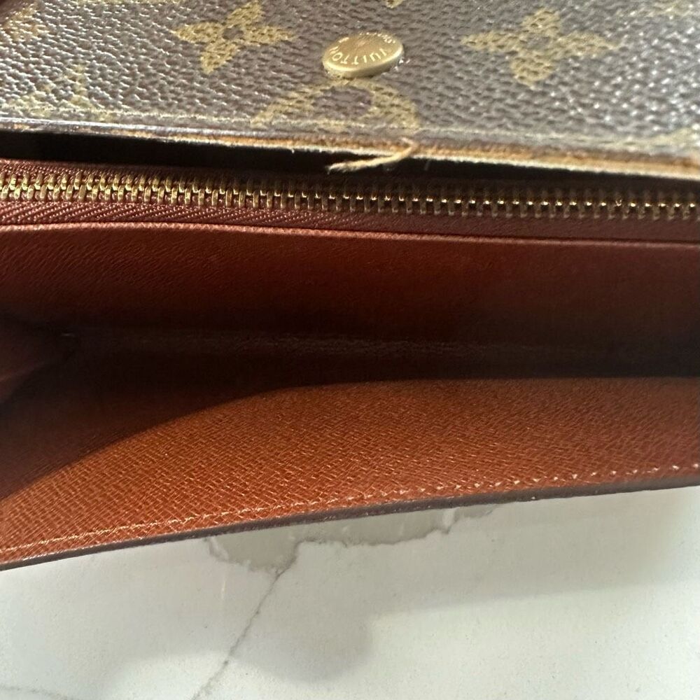 Vintage Louis Vuitton Monogram Sarah Wallet - Picture 8 of 12